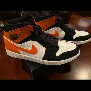Nike Air Jordan Mid 1 NWOT